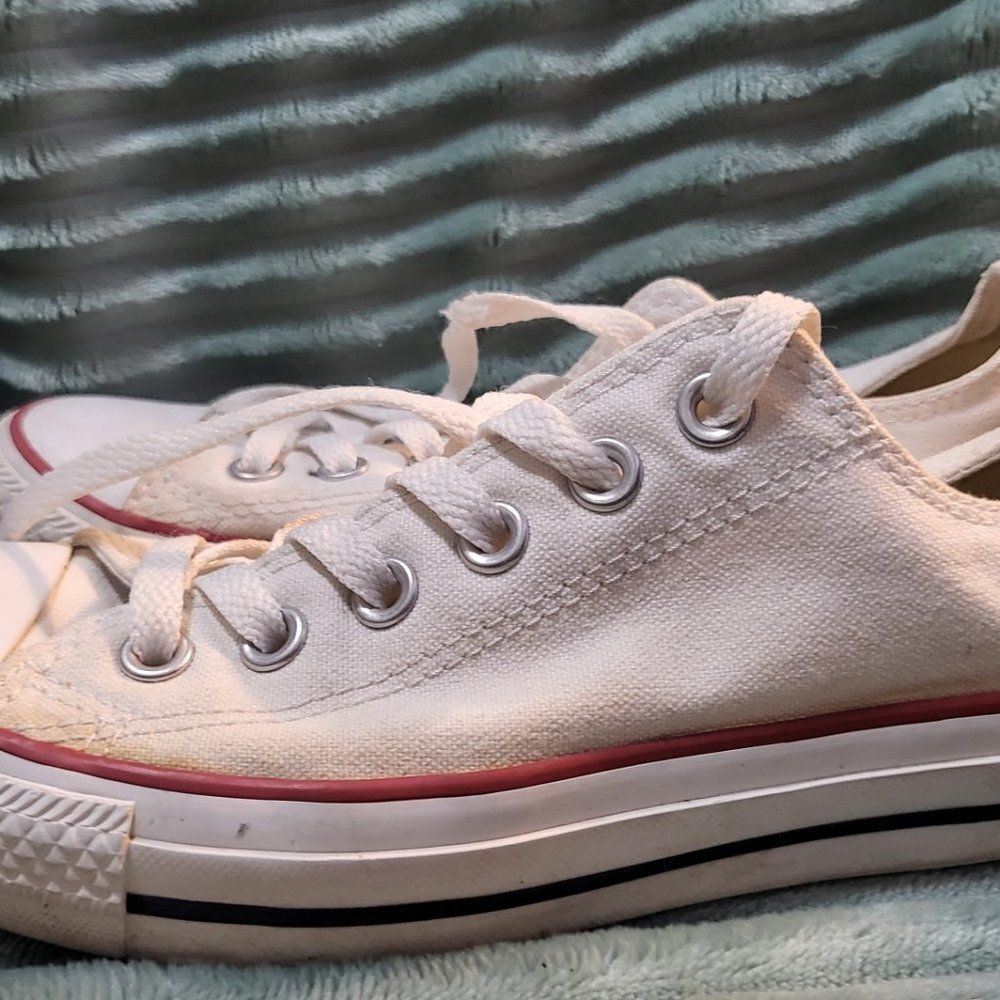 Converse Chuck Taylor All Star White Low Tops | Women's 7 - Picture 3 of 10